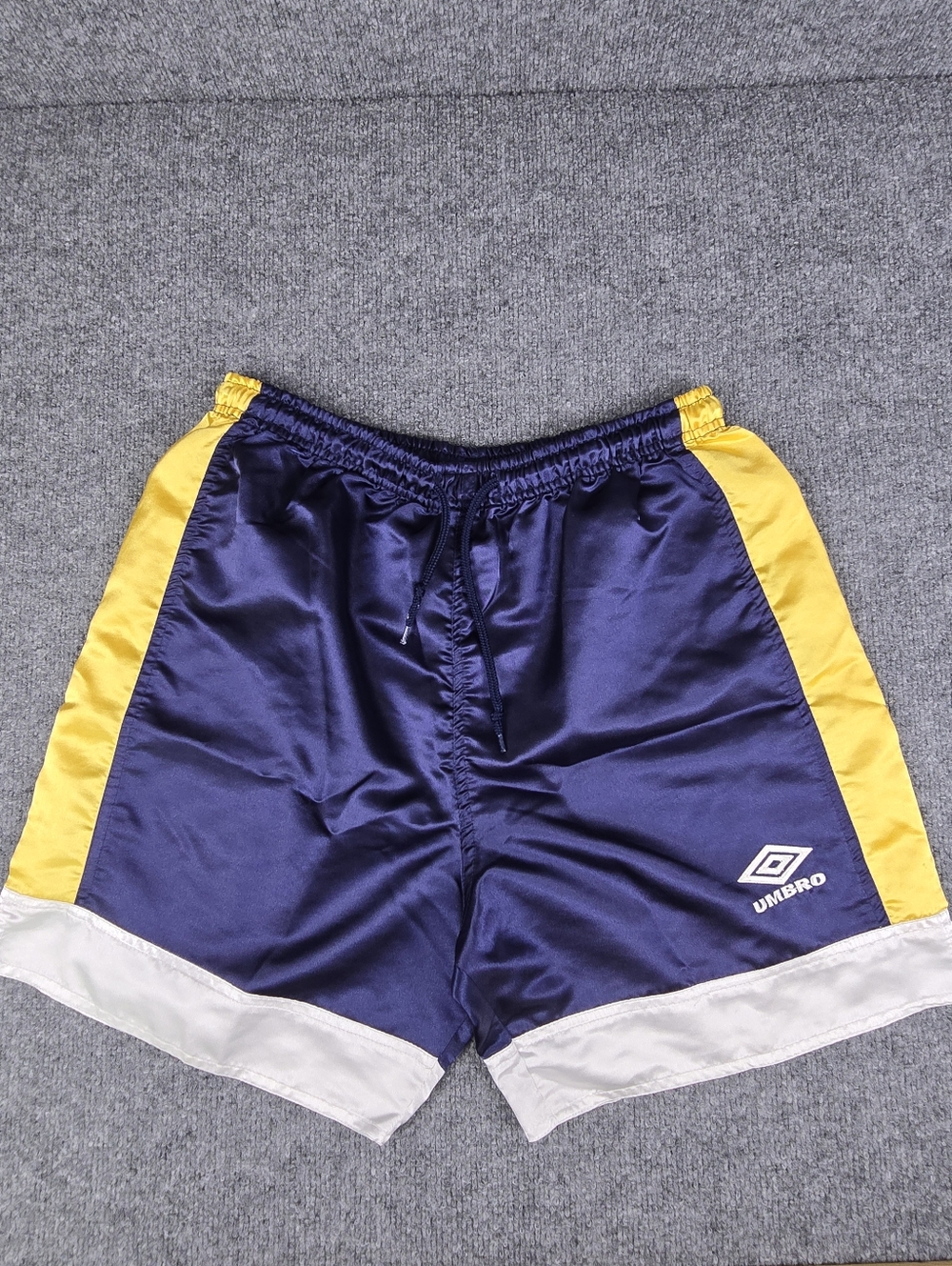 VNTG 90s Umbro Shiny Nylon Soccer Shorts Navy Yellow Mens Large